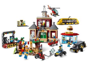 Конструктор LEGO City 60271 Головна площа