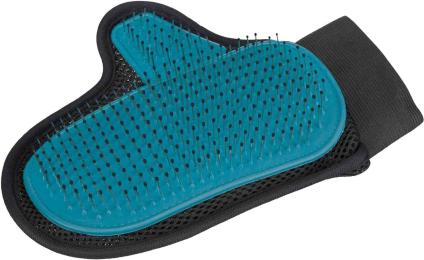 Рукавичка Trixie масажна для вичісування шерсті з металевими зубчиками 18х24 см (23392)