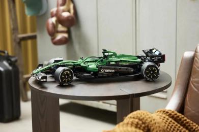 Конструктор LEGO (42240) Technic Автомобіль Формули-1 Aston Martin Aramco AMR25