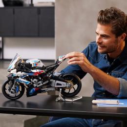 Конструктор LEGO Technic BMW M 1000 RR 1920 деталей (42130)