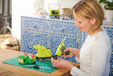 Клейовий пістолет Ryobi RGLM18-0 ONE +