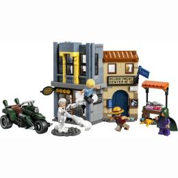 Конструктор LEGO One Piece Сутичка з капітаном Смокером (75642)