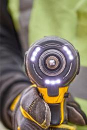 Акумуляторний ударний шурупокрут DeWALT DCF870NT (без АКБ та ЗП)