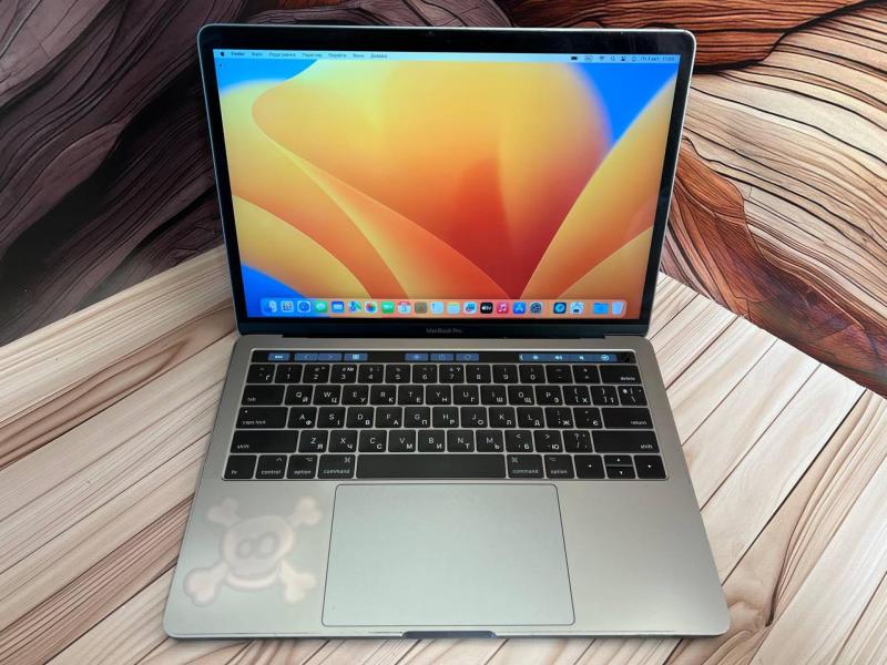 Ноутбук Apple 13 MacBook Pro A1706/i7-7567U/16GB/256GB (C02VL166HV2Q) Б/в