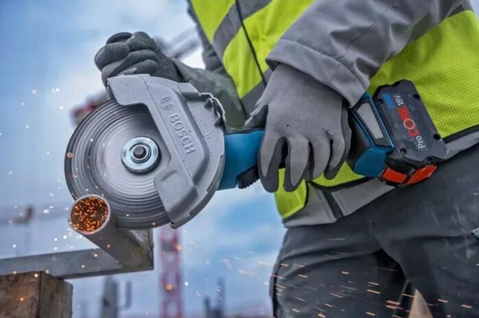 Акумуляторна кутова шліфувальна машина Bosch GWS 18V-180 Professional (06019H6L01) (без АКБ та ЗП), фото 2