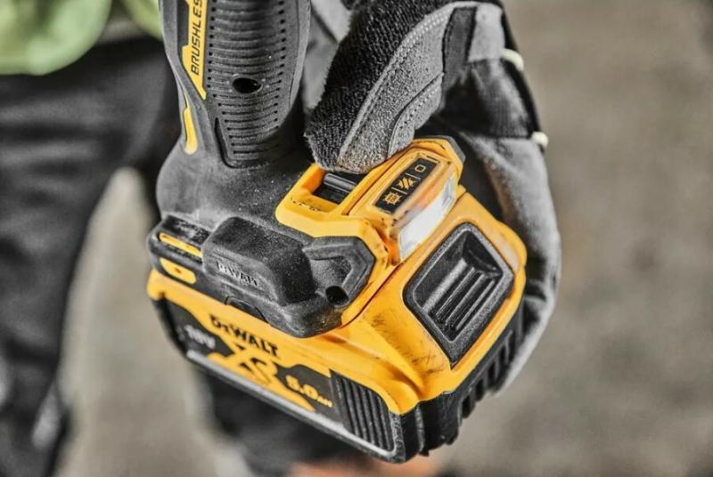 Дриль-шурупокрут акумуляторний безщітковий DeWalt DCD800P2T